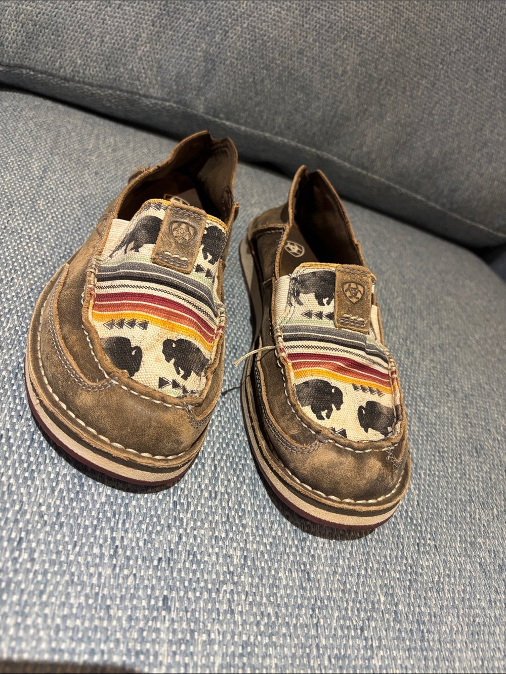 Ariat buffalo cruiser slip on shoes! Women’s 9.5